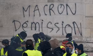 Pháp nín thở chờ đợt biểu tình bạo loạn thứ 5 đòi Tổng thống Macron từ chức