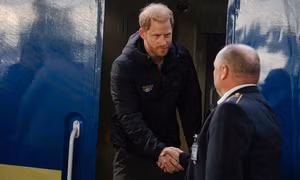 Mục đích chuyến thăm Kiev bất ngờ của Hoàng tử Anh Harry