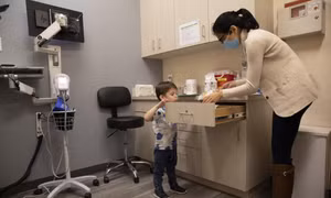 Những điều cần biết về hai vaccine COVID-19 tiềm năng cho trẻ dưới 5 tuổi