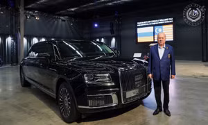 Quốc vương Malaysia được Nga tặng xe limousine hạng sang Aurus Senat