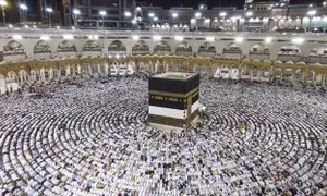 Các tín đồ Hồi giáo tham gia nghi lễ chính trong lễ hành hương Hajj ở Saudi Arabia
