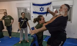 Người dân Israel tại Bờ Tây học võ thuật, phòng tránh kịch bản bị bắt cóc