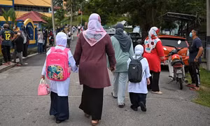 Malaysia đóng cửa hàng loạt trường học vì gần 6.000 học sinh mắc cúm
