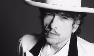 Huyền thoại âm nhạc Bob Dylan bán toàn bộ các tác phẩm cho Universal