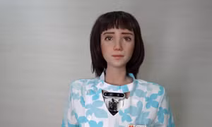 Ra mắt robot y tá mới, là 'em gái' của người máy Sophia
