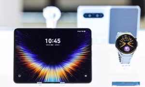 Huawei ra mắt mẫu điện thoại thông minh gập ba