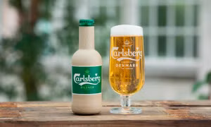 Bia Carlsberg sắp đựng bia bằng chai giấy