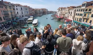 Venice 'cầu cứu' vì lần đầu tiên số giường cho du khách lớn hơn dân số trên đảo