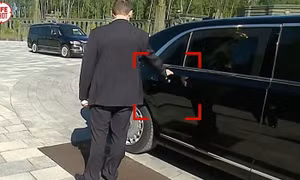 Siêu xe của Tổng thống Putin được khử trùng ngừa COVID-19