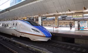 Buồn đi vệ sinh, lái tàu bỏ mặc 160 hành khách trên tàu đang chạy 150 km/h
