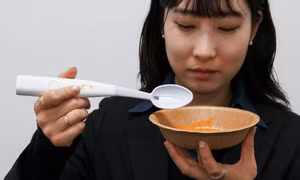 Công ty Nhật Bản ra mắt 'thìa tạo vị mặn'
