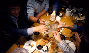 Người trẻ Hàn Quốc lo sợ văn hóa ăn nhậu sau giờ làm quay trở lại