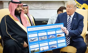 Tổng thống Trump khoe ảnh vũ khí bán cho Thái tử Saudi Arabia