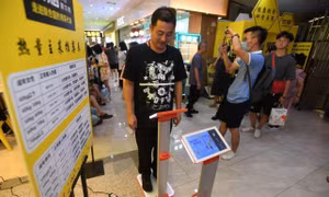 Nhà hàng Trung Quốc gợi ý khách đo cân nặng trước khi gọi món