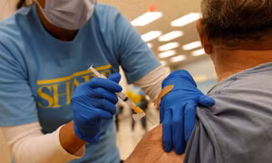 Đàm phán dỡ bỏ bằng sáng chế vaccine của WTO có thể kéo dài hàng tháng