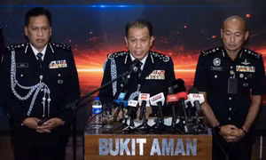 Cảnh sát Malaysia phát hiện chất nghi ma túy, điện thoại trong phòng giam