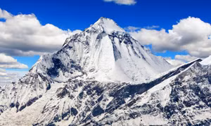 Sau Everest, thêm đỉnh núi nổi tiếng trên dãy Himalaya hết ‘miễn nhiễm’ trước COVID-19