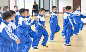 Áp lực học tập gia tăng, Trung Quốc ra chính sách giảm tải cho học sinh