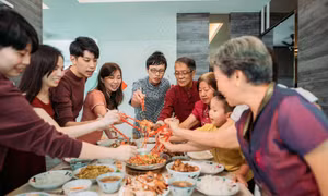 Singapore: Nhu cầu thuê người yêu tăng vọt dịp Tết Nguyên đán