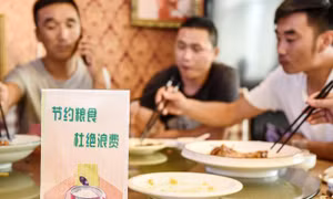 Chiến dịch ‘sạch đĩa’ gặp thách thức vì thói quen ăn xả láng của người Trung Quốc