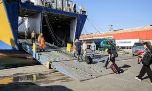 Lo sợ sân bay là mục tiêu tấn công, người dân Liban tháo chạy bằng đường biển