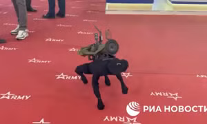 Nga trình làng robot chó mang súng phóng lựu, ngắm bắn chính xác mục tiêu