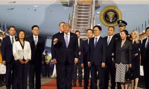 Trung Quốc phát tín hiệu gì qua cách đón tiếp Tổng thống Trump tại sân bay?