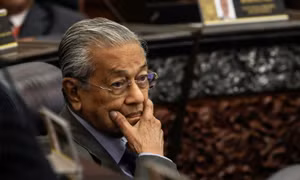 Cựu Thủ tướng Malaysia Mahathir tranh cử ở tuổi 97