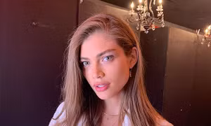 Người chuyển giới đầu tiên gia nhập hàng ngũ 'thiên thần nội y' của Victoria's Secret