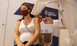 Người dân kén chọn vaccine làm khó cuộc chiến chống COVID-19 tại Brazil