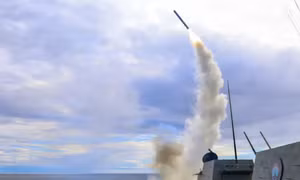 Washington ra đòn trả đũa vụ IRGC nã tên lửa vào tàu chiến của Hải quân Mỹ