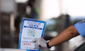 Trung Quốc nới tiếp chính sách Zero-COVID, người dân thở phào tạm biệt ứng dụng theo dõi