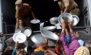 Tình cảnh tuyệt vọng của người dân Pakistan giữa dòng lũ lớn
