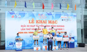Nguyễn Nam Cực về nhất chặng đầu tiên ở giải đua xe đạp phong trào tranh Cup Number 1 