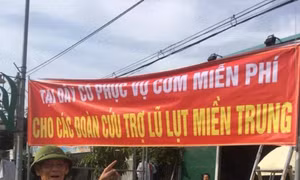 Ấm tình Xứ Nghệ giữa bão lũ miền Trung