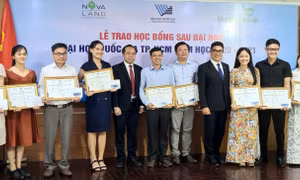 Novaland trao tặng 31 học bổng cho học viên, nghiên cứu sinh ĐHQG TP.Hồ Chí Minh