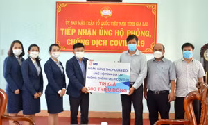 MBBank- Chi nhánh Gia Lai ủng hộ 300 triệu đồng phòng, chống dịch COVID-19