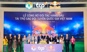 TCP Việt Nam - Red Bull là nhà tài trợ hàng đầu của các đội tuyển bóng đá Quốc gia Việt Nam 