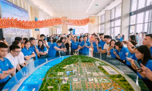 Khai trương văn phòng bán hàng, Thành phố Ánh sáng Eurowindow Light City  