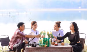 Trốn thành phố, Gen Z đóng laptop, về với thiên nhiên để giải nhiệt cuộc sống 