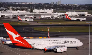 Tìm thấy các mảnh kim loại ở sân bay Sydney sau sự cố động cơ máy bay Qantas