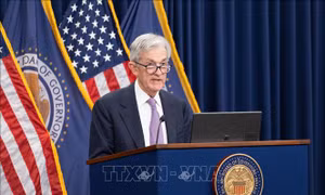Cổ phiếu Mỹ diễn biến trái chiều sau khi ông Trump chỉ trích Chủ tịch Fed