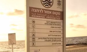 Israel liên tiếp đóng cửa bãi biển do phát hiện cá mập