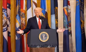Tỷ lệ ủng hộ Tổng thống Trump giảm xuống còn 42%