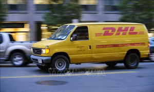 DHL tạm dừng chuyển hàng toàn cầu trên 800 USD cho người tiêu dùng Mỹ