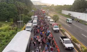 Đoàn người di cư đổ xô đến Mỹ trước khi ông Trump nhậm chức