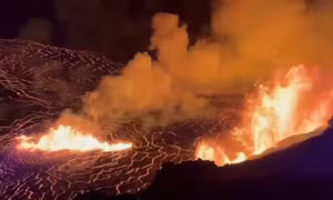 Núi lửa Kilauea trên đảo Hawaii phun trào: Dung nham và khí độc gây nguy hiểm