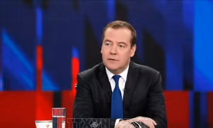Cựu Tổng thống Nga Medvedev: Ông Trump 'sai lầm' khi áp thuế với Trung Quốc