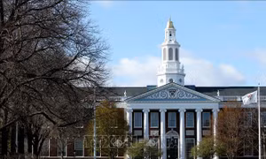 Đại học Harvard miễn học phí cho sinh viên trong gia đình thu nhập dưới 5 tỷ đồng/năm