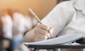Trung Quốc: Thế hệ 'học sinh ngoan' đối diện cú sốc đầu đời